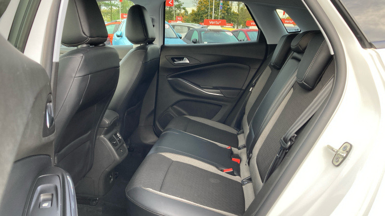 Vauxhall Grandland X 1.5 Turbo D SRi Nav 5dr Diesel Hatchback